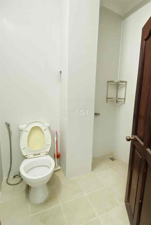 Phòng giá rẻ cửa sổ wc chung