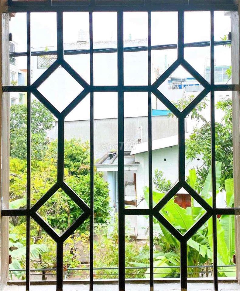 Phòng lớn cửa sổ trời thoáng mát