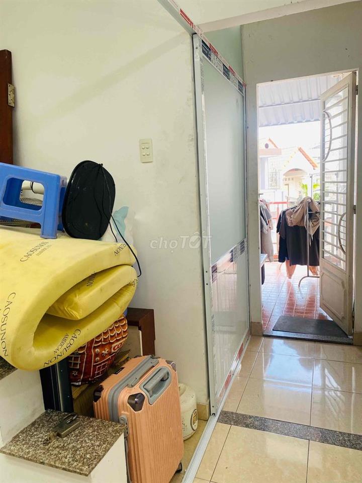 Dư 1 phòng riêng nhỏ sleep box hộp ngủ có cửa sổ