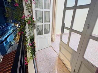 Phòng ban công cửa sổ