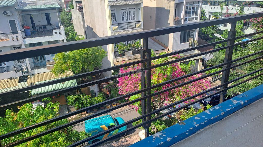 Phòng có ban công đặng thùy trâm văn lang