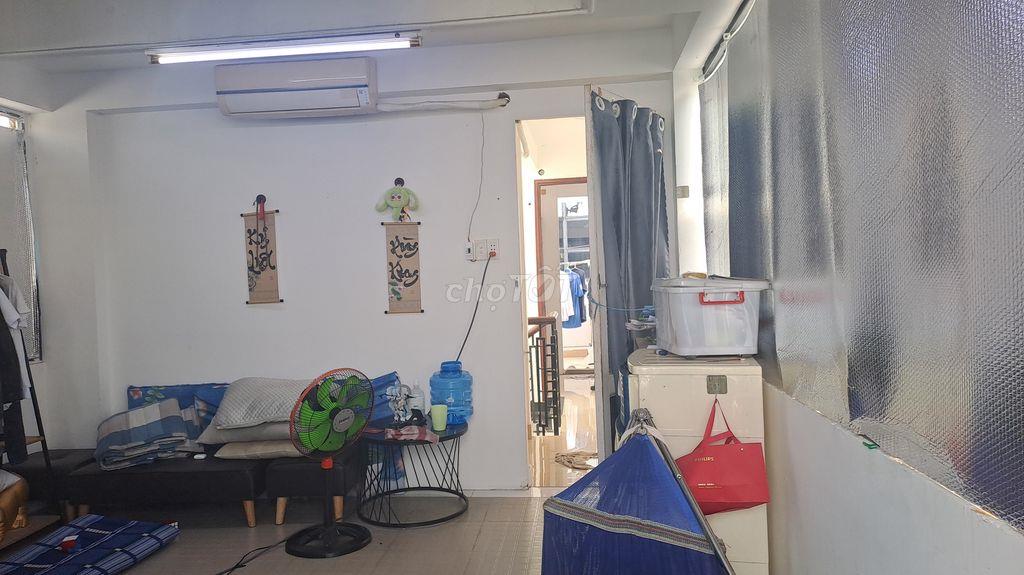 Phòng có ban công đặng thùy trâm văn lang