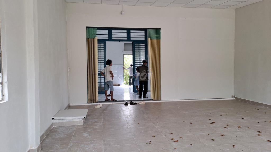 Nhà nguyên căn có đất vườn làm kho 