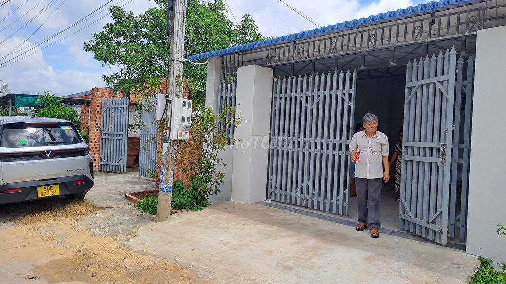 Cho thuê nhà mới có đất vườn tiện làm kho chăn nuôi