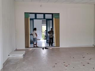 Cho thuê nhà mới có đất vườn tiện làm kho chăn nuôi