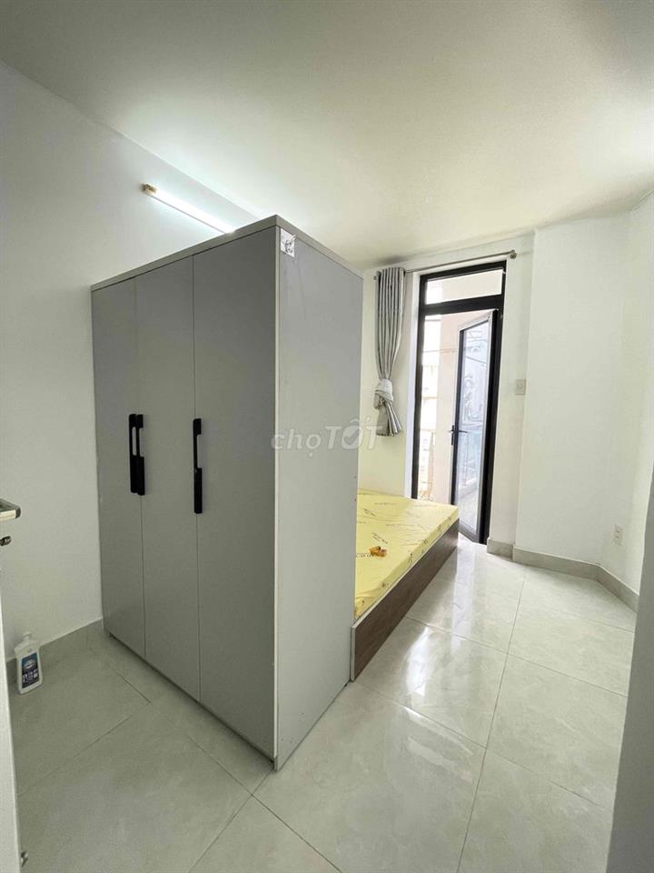 phòng ban công ngã tư bảy hiền tân bình