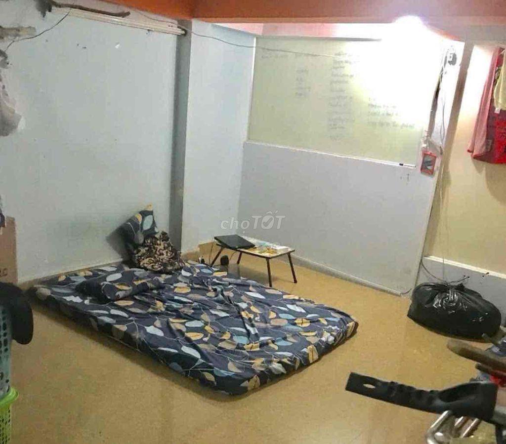 Phòng 4m x 5m tầng trệt cần cho thuê
