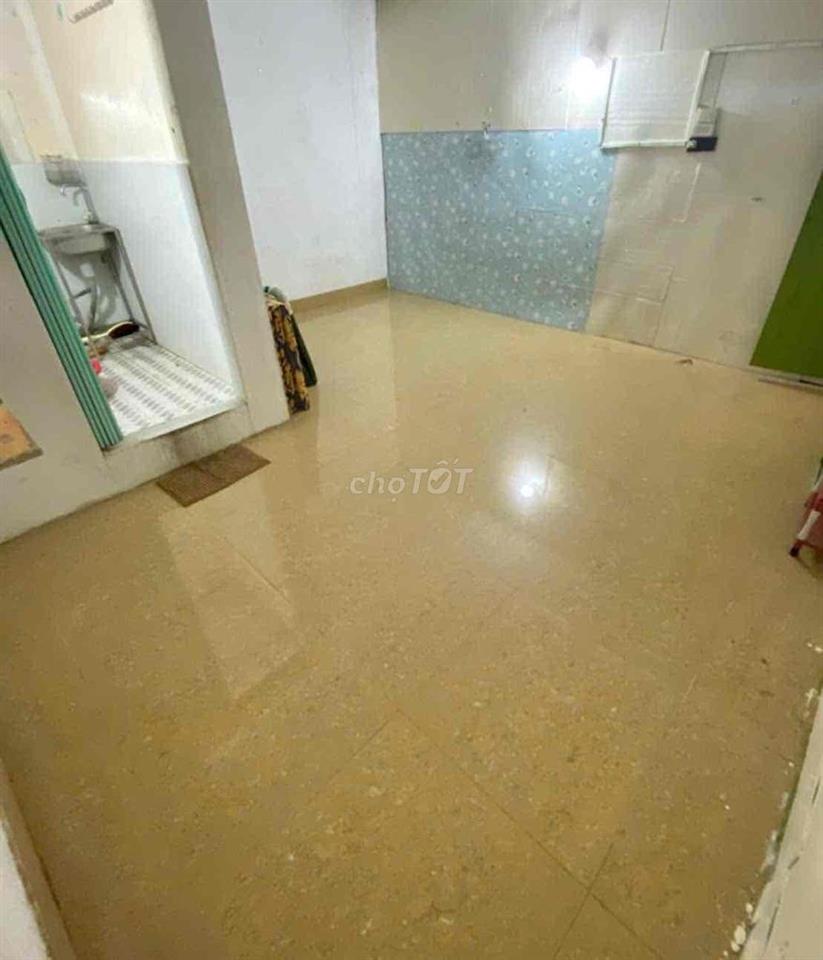 Phòng 4m x 5m tầng trệt cần cho thuê