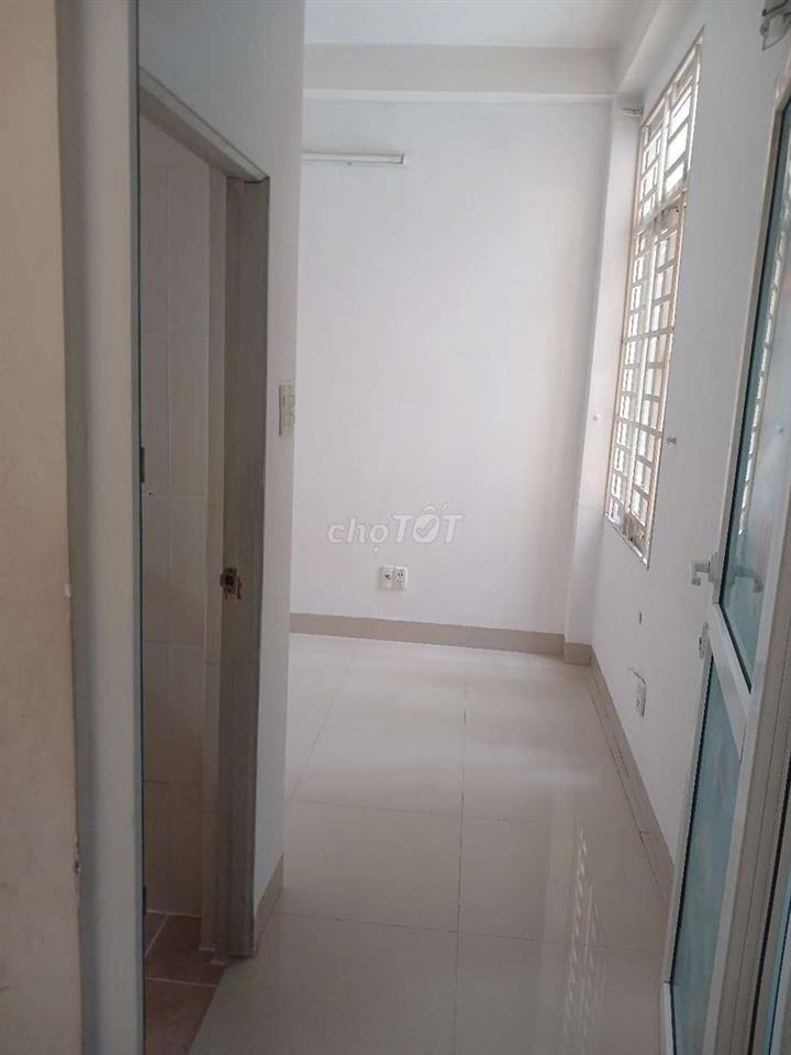 Phòng trọ 12 m2 đường Phan Văn Trị, P.Bình Thạnh