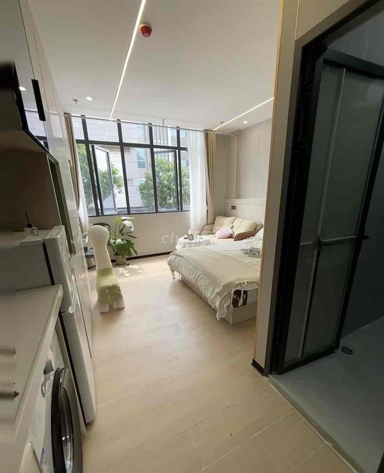 STUDIO MỚI 100%