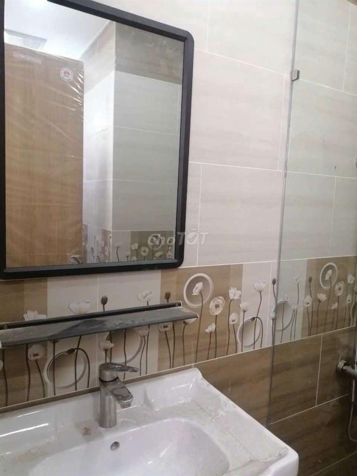 chỉ 22 triệu- Nhà nguyên căn(1 trệt+ 3 lầu+ 1 sân t) Trung Tâm- Q.1