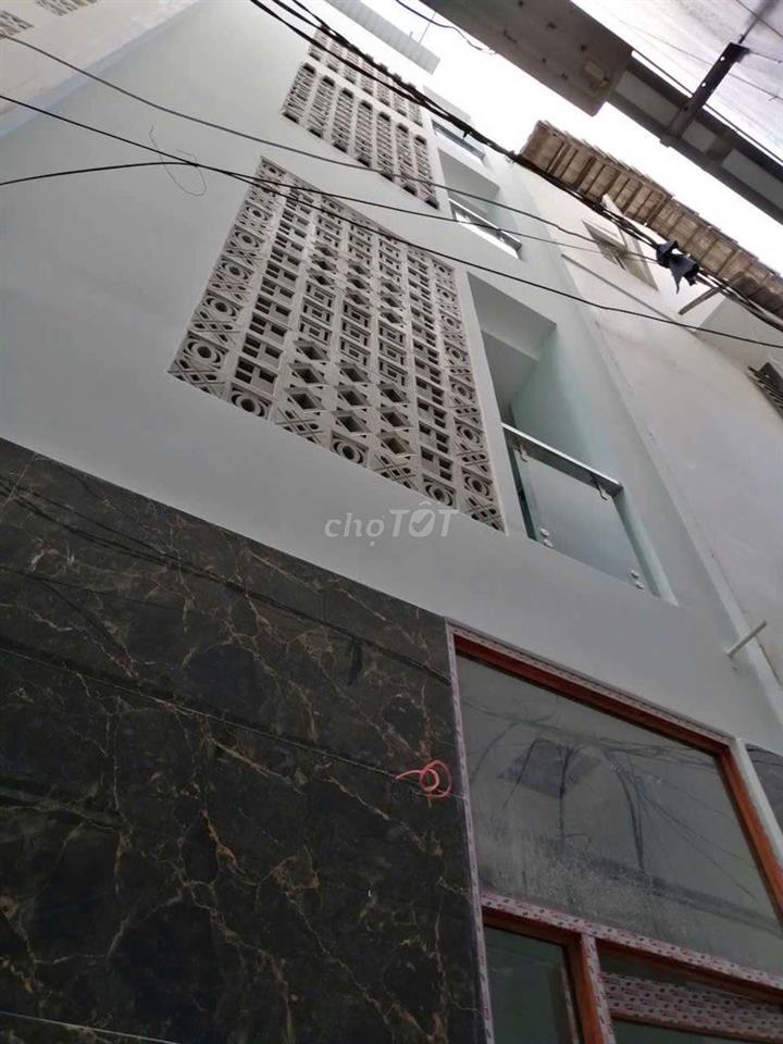 chỉ 22 triệu- Nhà nguyên căn(1 trệt+ 3 lầu+ 1 sân t) Trung Tâm- Q.1