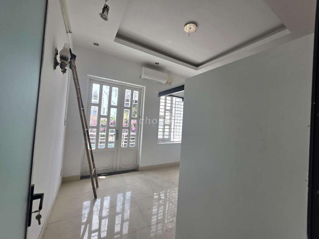 Nhà nguyên căn 28/6 ĐS 18 có 9 phòng có gác wc, máy lạnh 