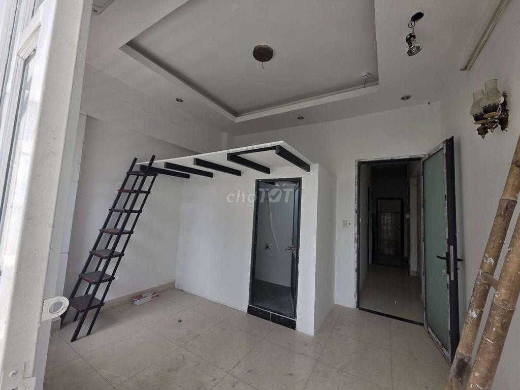 Nhà nguyên căn 28/6 ĐS 18 có 9 phòng có gác wc, máy lạnh 