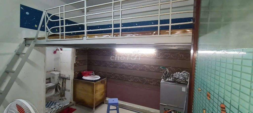 Phòng riêng biệt có gác hẻm oto gần chợ Thị Nghè,Q1