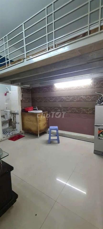 Phòng riêng biệt có gác hẻm oto gần chợ Thị Nghè,Q1