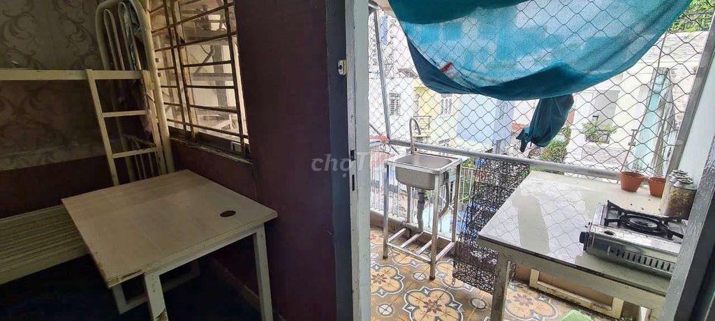 Phòng ban công đủ nội thất hẻm ôtô sát Q1