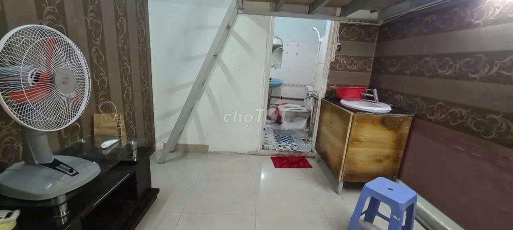 Phòng có gác đủ nội thất hẻm oto gần Q1, chợ Thị Nghè