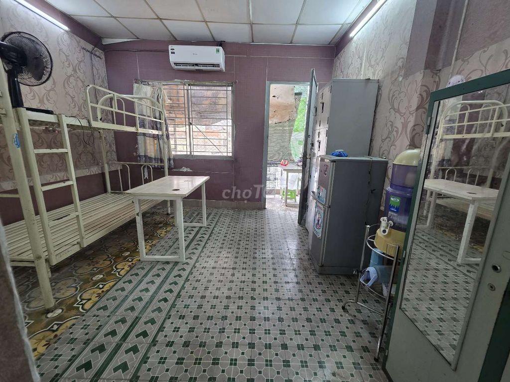 Phòng nội thất đầy đủ hẻm oto gần Q1