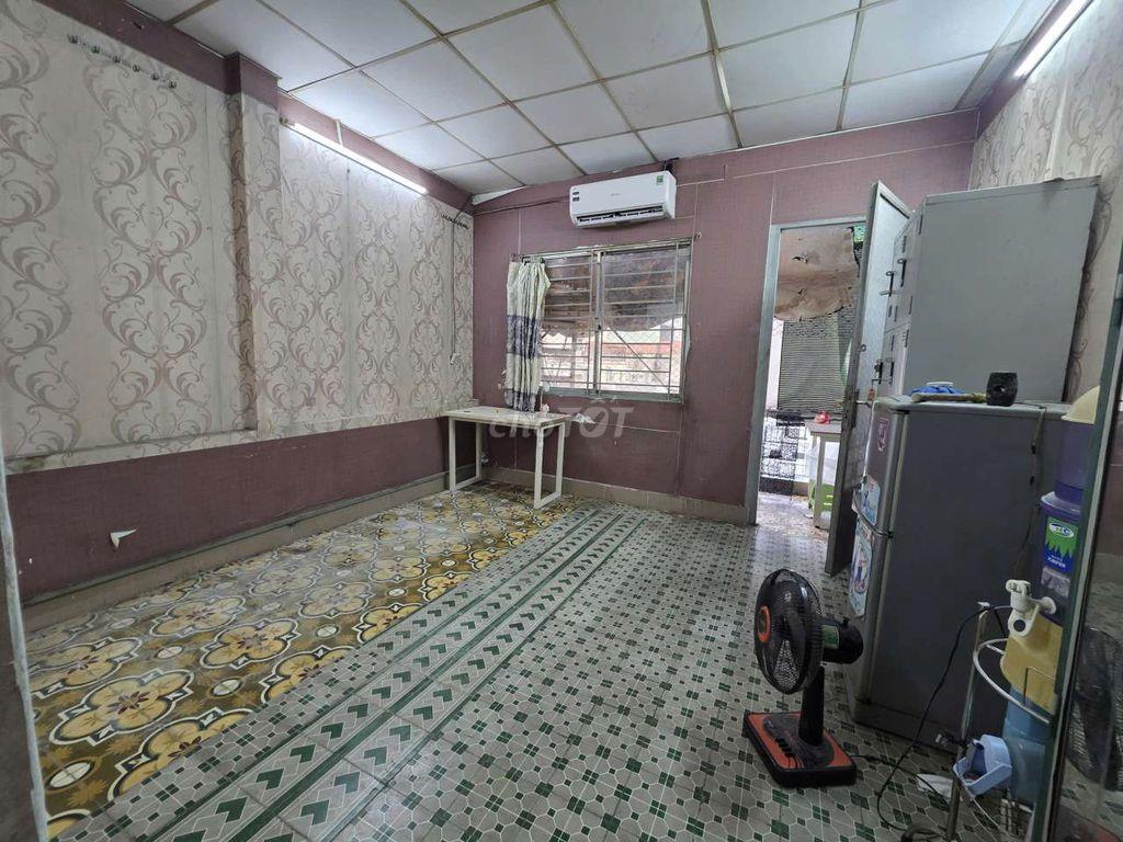 Phòng ban công hẻm oto sát Quận 1,chợ Thị Nghè 