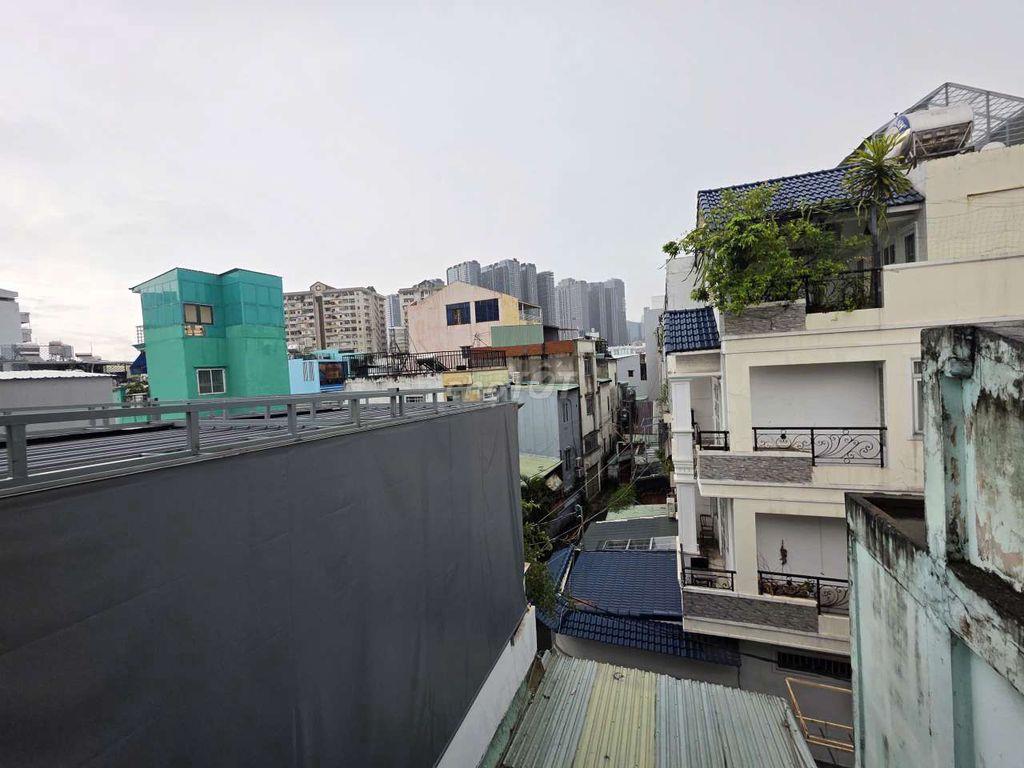Phòng ban công hẻm oto sát Quận 1,chợ Thị Nghè 