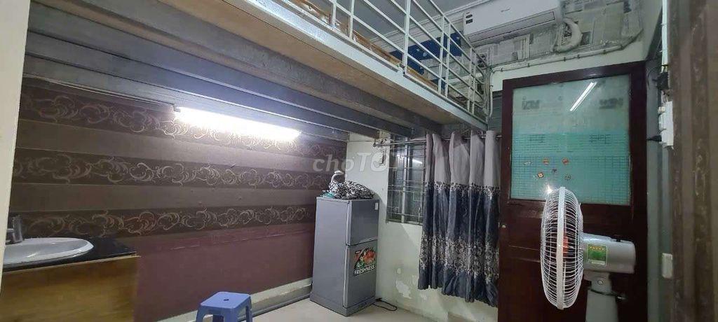 Phòng có gác hẻm oto gần Quận 1,chợ Thị Nghè 