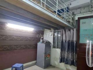 Phòng có gác hẻm oto gần Quận 1,chợ Thị Nghè 