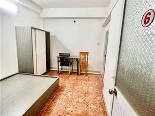 Phòng full nội thất, cửa sổ trời