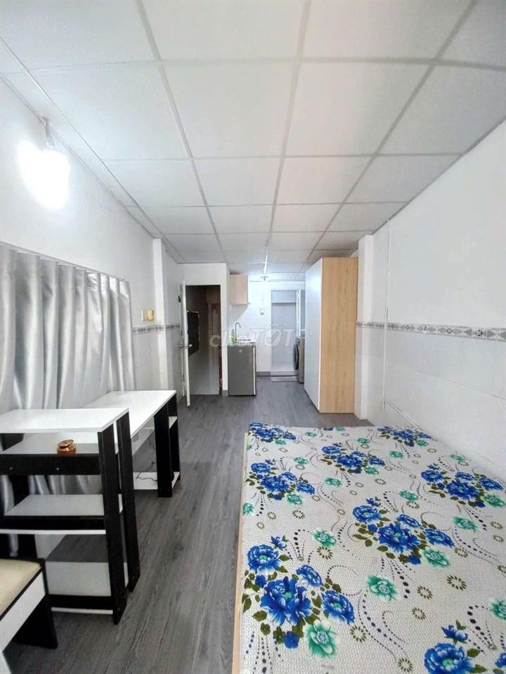 Phòng ở 329 đường Trần Hưng Đạo gần Bùi Viện có bancol