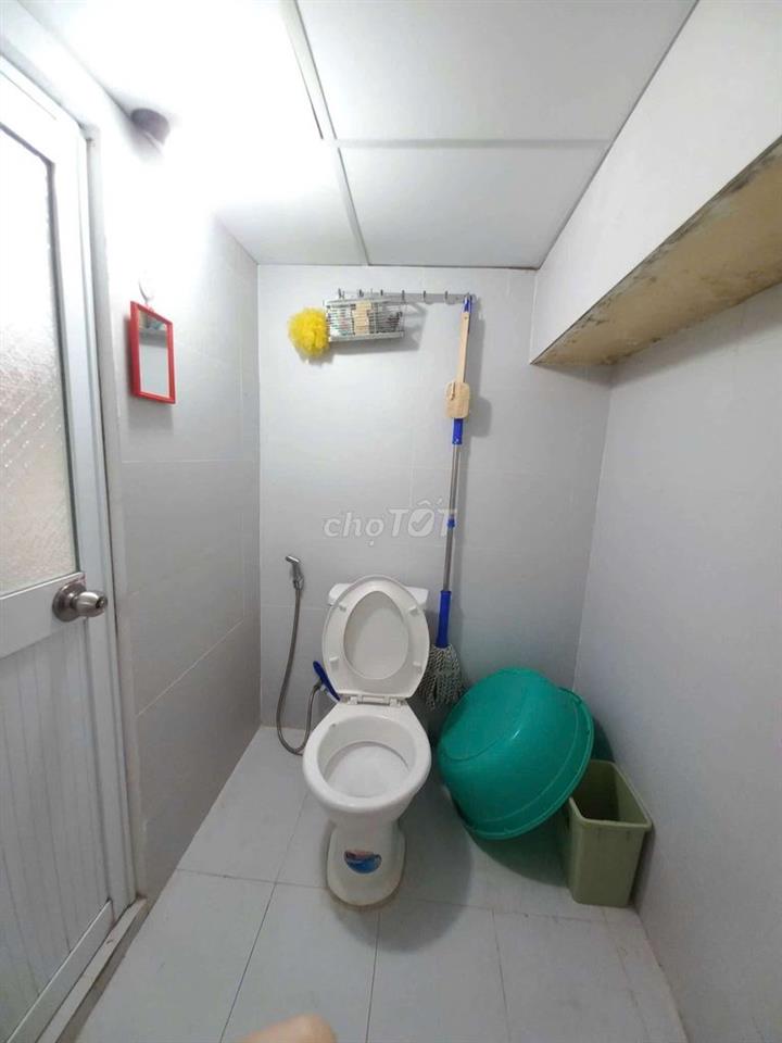 Phòng ở 329 đường Trần Hưng Đạo gần Bùi Viện có bancol