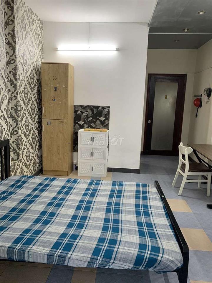 Phòng có cửa sổ giếng trời