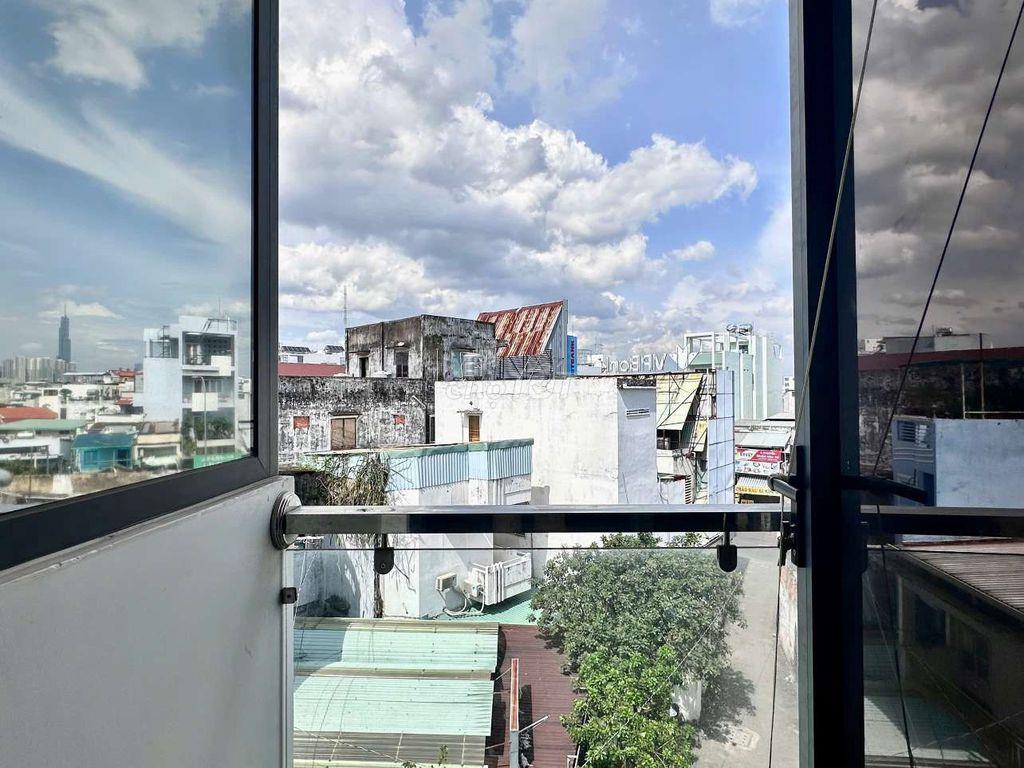 Phòng mới dạng studio có ban công thoáng