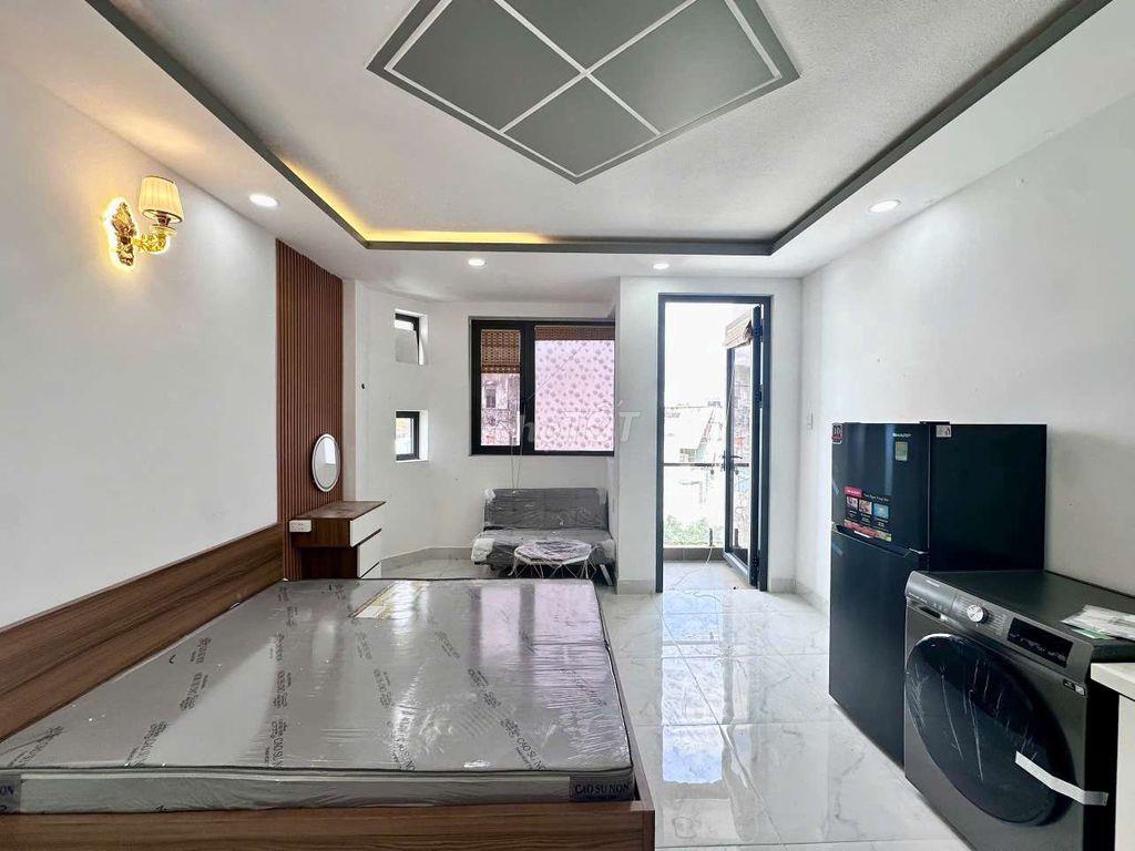 Phòng mới dạng studio có ban công thoáng
