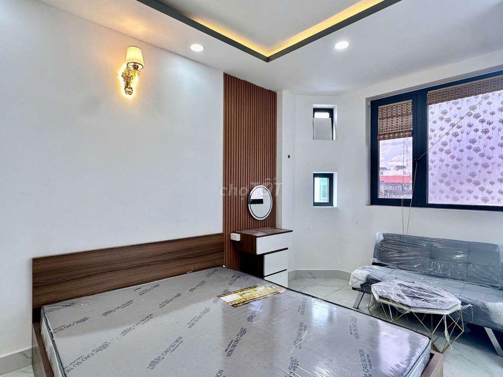Phòng mới dạng studio có ban công thoáng