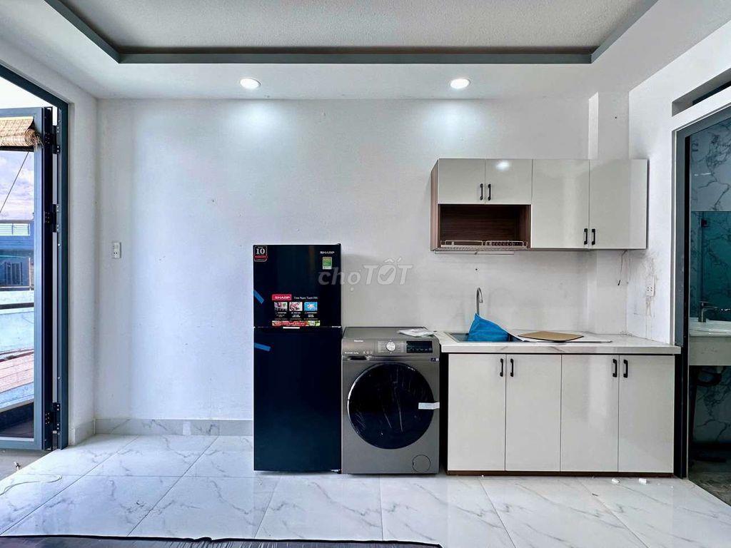 Phòng mới dạng studio có ban công thoáng