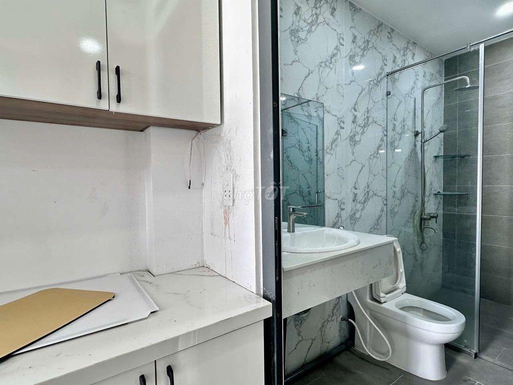 Phòng mới dạng studio có ban công thoáng