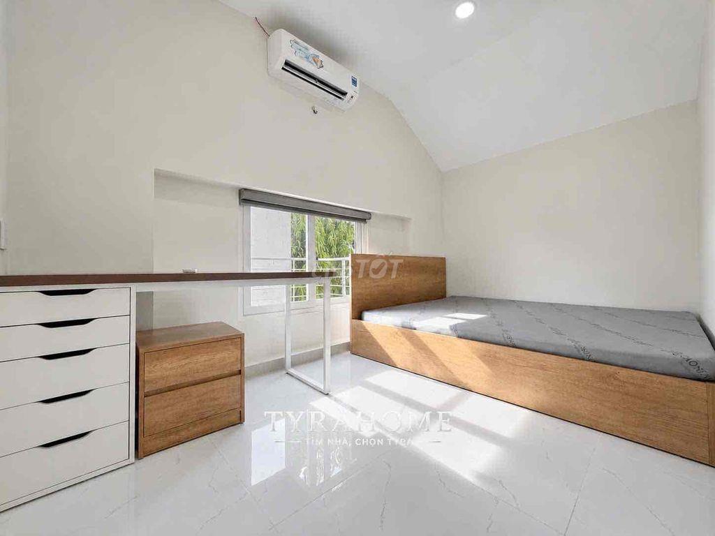 Penthouse 2PN 100m² Bạch Đằng Tân Bình | Ban Công Lớn | Gần Sân Ba