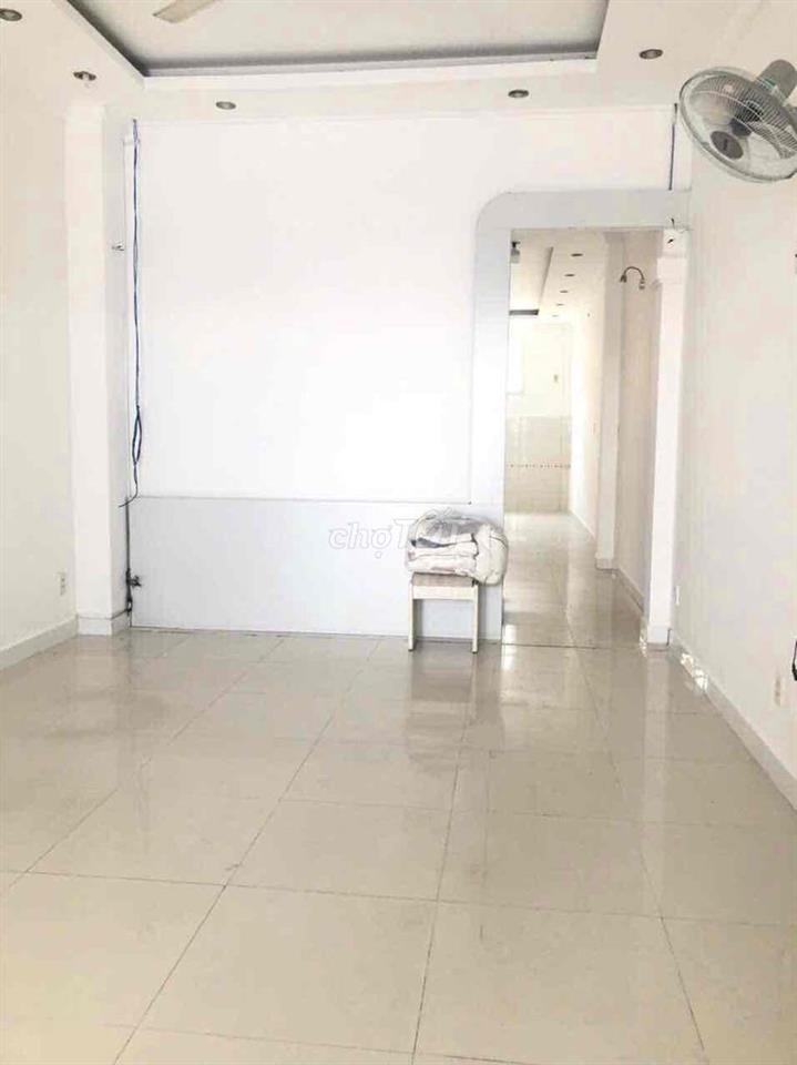 Mặt Bằng Ngay Chợ Căn Cư Nguyễn Oanh đường rộng