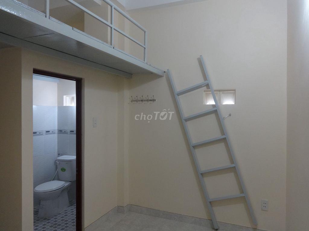 Phòng có vệ sinh, gác lửng, bếp, bồn rửa... riêng biệt
