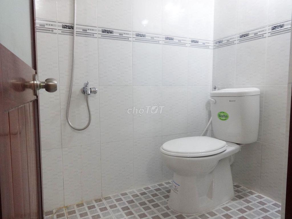Phòng có vệ sinh, gác lửng, bếp, bồn rửa... riêng biệt
