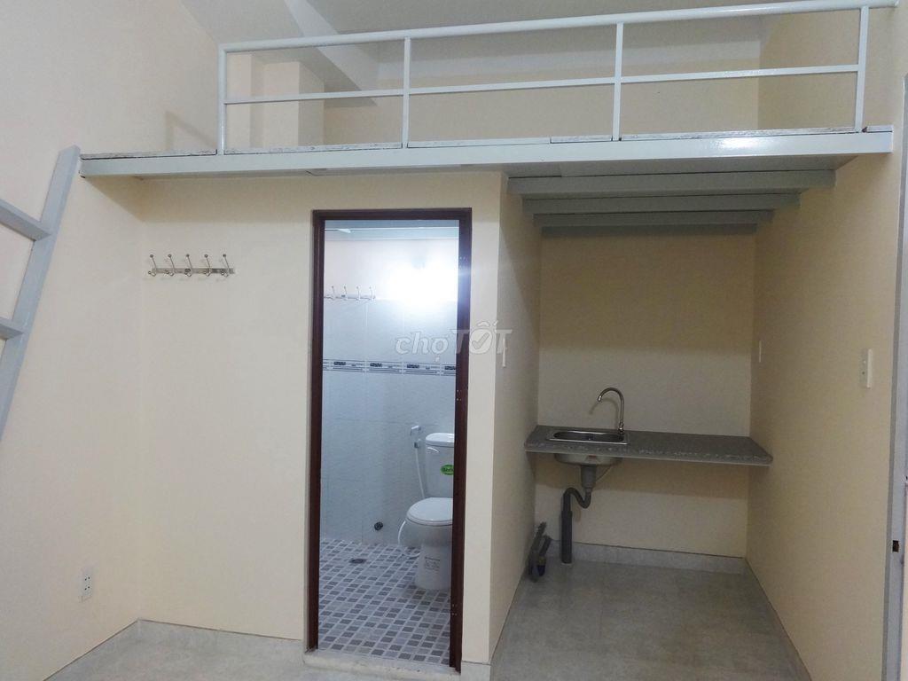 Phòng có vệ sinh, gác lửng, bếp, bồn rửa... riêng biệt