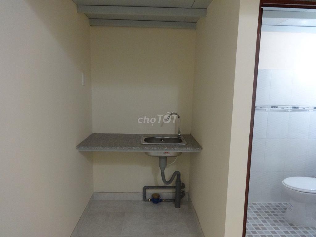 Phòng có vệ sinh, gác lửng, bếp, bồn rửa... riêng biệt