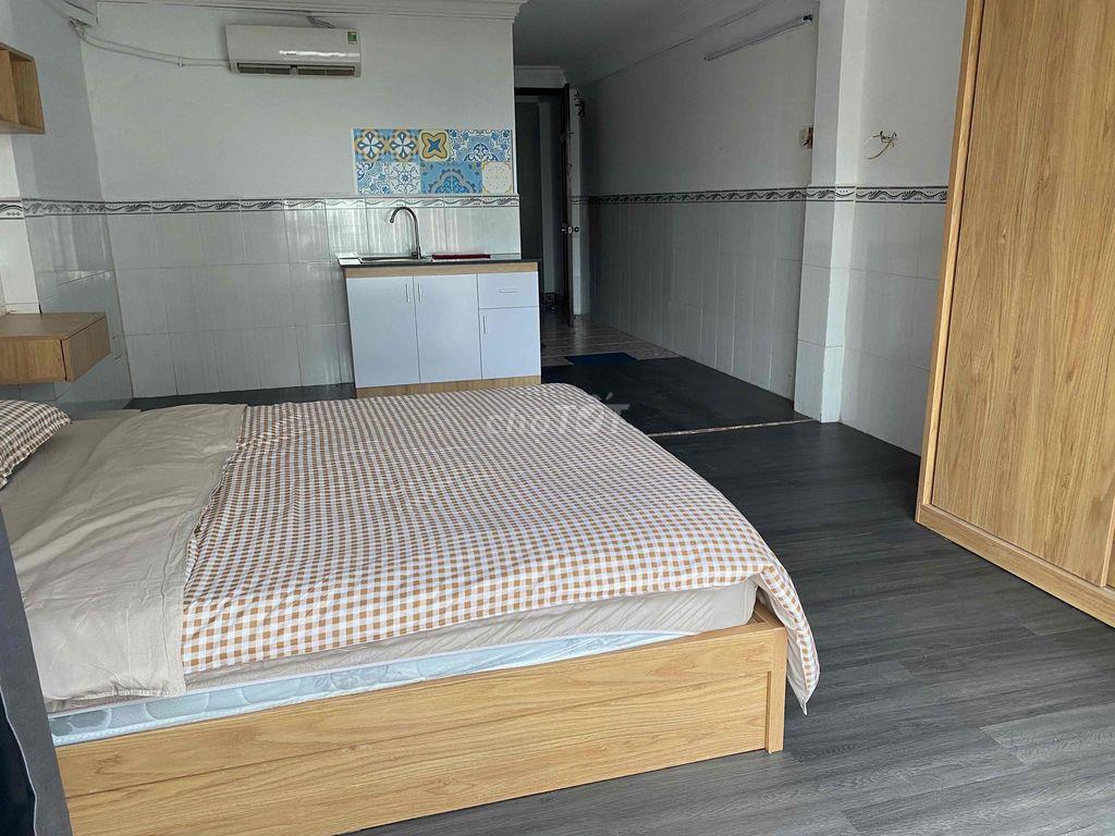 studio full nội thất ban công trung tâm phú nhuận