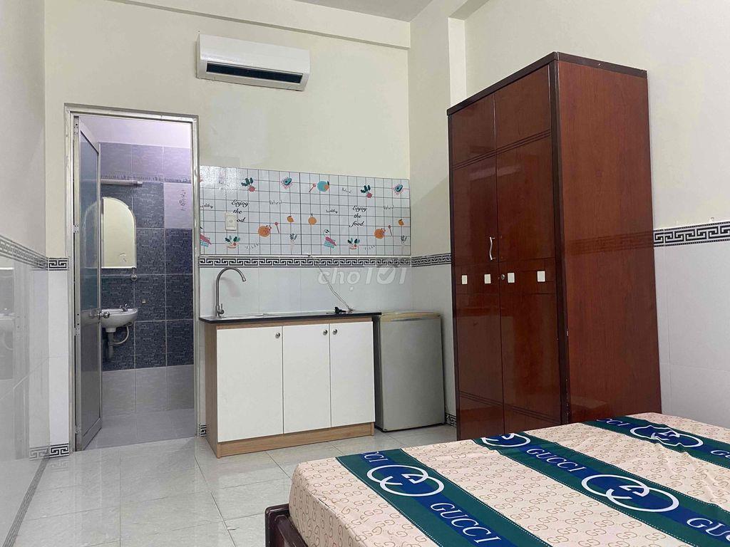 studio full nội thất ban công trung tâm phú nhuận