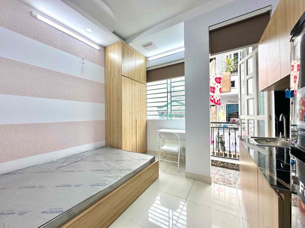 STUDIO FULL NỘI THẤT BAN CÔNG NGAY THÍCH QUẢNG ĐỨC