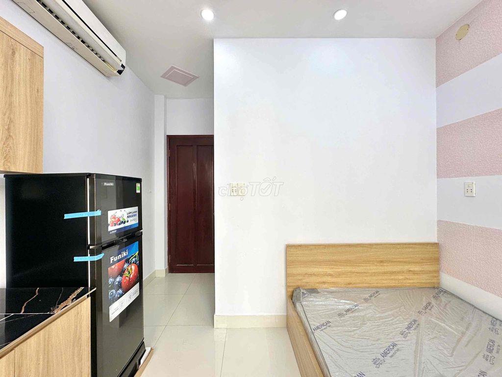 STUDIO FULL NỘI THẤT BAN CÔNG NGAY THÍCH QUẢNG ĐỨC