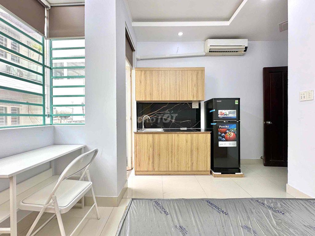 STUDIO FULL NỘI THẤT BAN CÔNG NGAY THÍCH QUẢNG ĐỨC