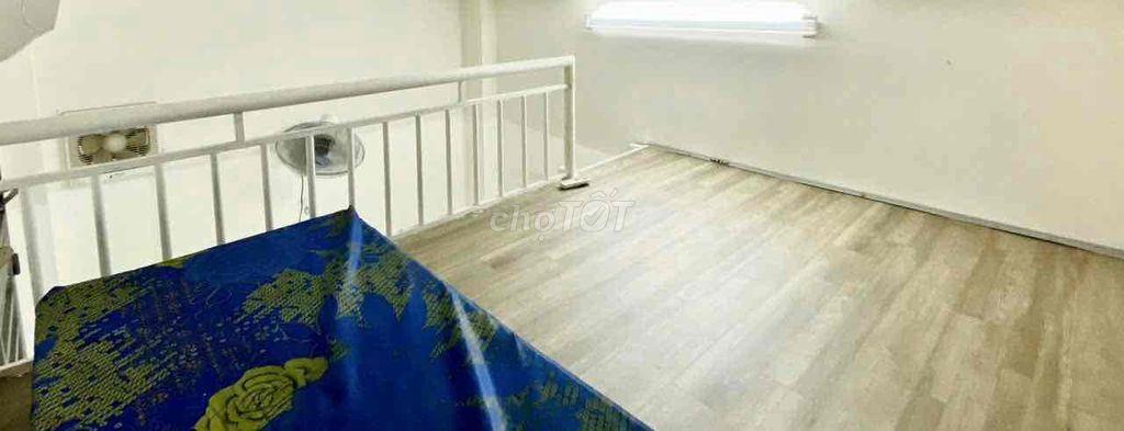 CHO THUÊ CĂN HỘ CAO CẤP CÓ CỬA SỐ BAN CÔNG LỚN