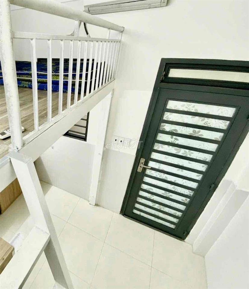 CHO THUÊ CĂN HỘ CAO CẤP CÓ CỬA SỐ BAN CÔNG LỚN