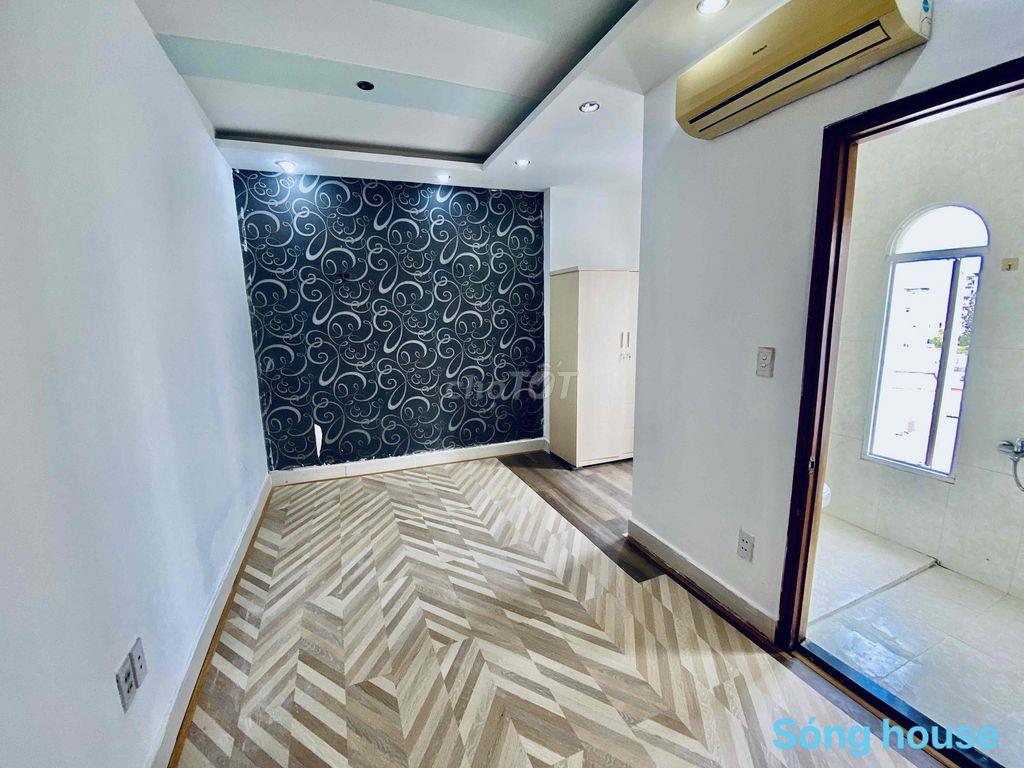 căn hộ 1 phòng ngủ rộng tách bếp full tiện nghi cửa sổ trời phòng lớn